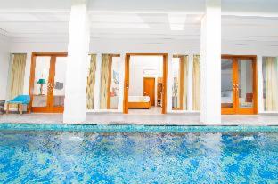 Sunset Road Resort | Apple Villa & Suite Seminyak