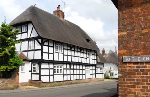 Manningford Bruce House | Applecott - 2 bedroom Thatched cottage close to Stonehenge