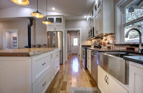 Jacksonville House | Applegate Humbug Hideaway