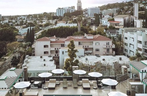 Norma Triangle House | Appreciate Beautiful Rooftop Swimming Pool! 4 Units with Balcony, Pet-friendly!