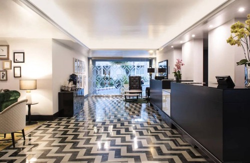 Norma Triangle House | Appreciate Beautiful Rooftop Swimming Pool! 4 Units with Balcony, Pet-friendly!