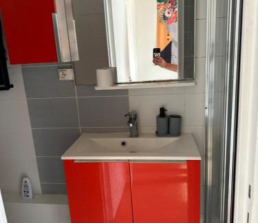 Sainte-Anne - Faubourg Noyon Apartment | Appt 5 a deux pas de la gare