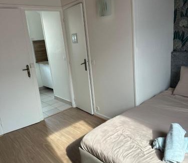 Sainte-Anne - Faubourg Noyon Apartment | Appt 5 a deux pas de la gare