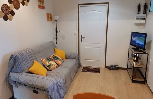 Centre Ville Apartment | Appt. au 1er Étage au Tampon 11ème Idéal Pour Couple