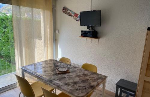 Saint-Lary-Soulan Apartment | Appt hyper centre Saint-Lary-Soulan village avec jardin