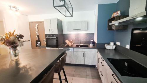 Les Villards-sur-Thones Apartment | Appt Le Borgeal - rez de jardin, au calme