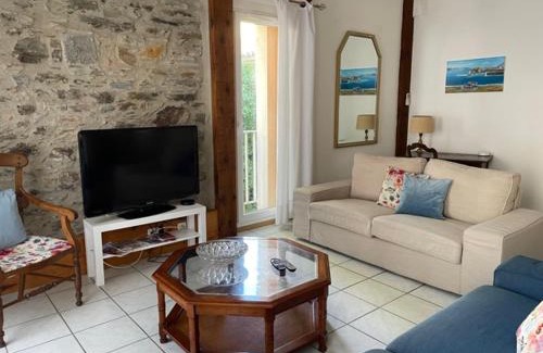Port-Vendres Apartment | Appt spacieux, charme de la pierre Catalane
