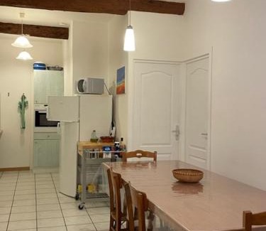 Port-Vendres Apartment | Appt spacieux, charme de la pierre Catalane