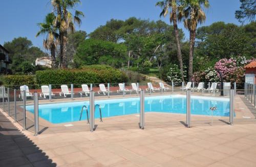 Mouans-Sartoux Apartment | Appt Studio avec Balcon Parking privé, Piscine, proche Golf St Donat