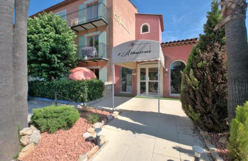 Mouans-Sartoux Apartment | Appt Studio avec Balcon Parking privé, Piscine, proche Golf St Donat