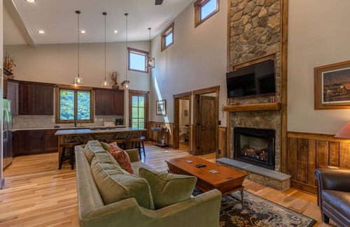 Banner Elk Cabin | Après Chalet at Eagles Nest - pet friendly, fire pit, in Fish Camp