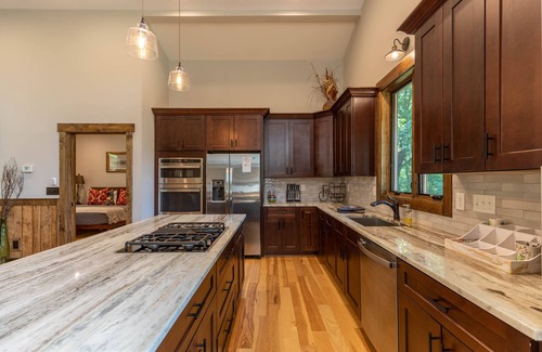 Banner Elk Cabin | Après Chalet at Eagles Nest - pet friendly, fire pit, in Fish Camp