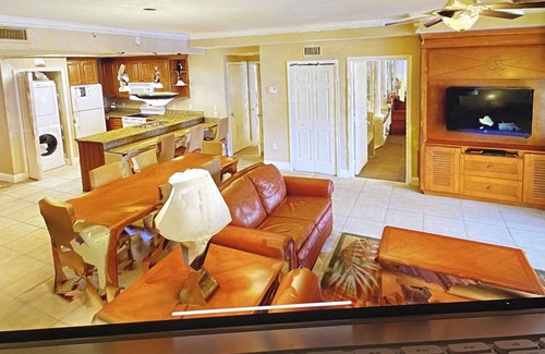 West Kissimmee Resort | Apr. 11-18/2 Bedroom Deluxe Villa Westgate Town Center