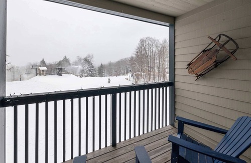 Ludlow Condo | Apres Chalet: Winterplace Ski-in/Out pool+hot tubs