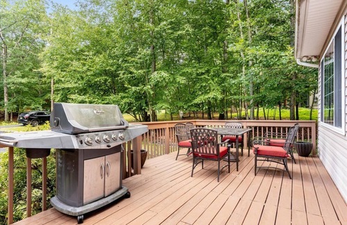 Lackawaxen House | Apres Ski Family Style Open Concept Mountain Home