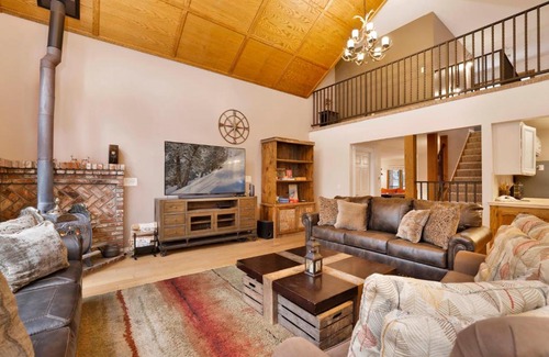 Evergreen Estates House | Apres Ski Haus Incredible Modern Cozy Resort Estate Minutes to Activities