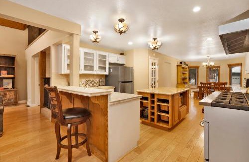 Evergreen Estates House | Apres Ski Haus Incredible Modern Cozy Resort Estate Minutes to Activities