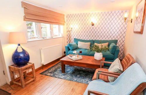 Honley Cottage | APRICOT COTTAGE, pet friendly, character holiday cottage in Holmfirth