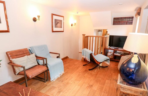 Honley Cottage | APRICOT COTTAGE, pet friendly, character holiday cottage in Holmfirth