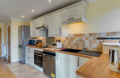 Horton House | Apricot Cottage - Two Bedroom House, Sleeps 4