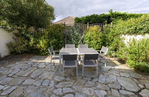 St. Just in Roseland Cottage | April Cottage - a cottage that sleeps 6 guests in 3 bedrooms