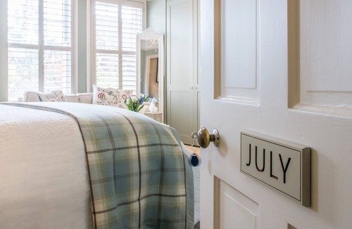 Weybridge House | April House Weybridge - Boutique Guesthouse