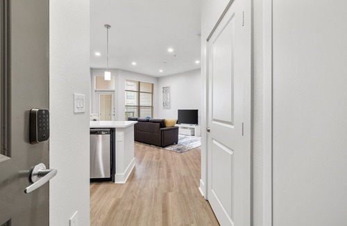 Deep Ellum Apartment | April Retreat: Cozy 1BR in Dallas, Perfect Location