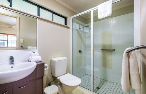 Parramatta Park Apartment | Apt 1194 self contained Southern Cross Cairns central and close to any amenities