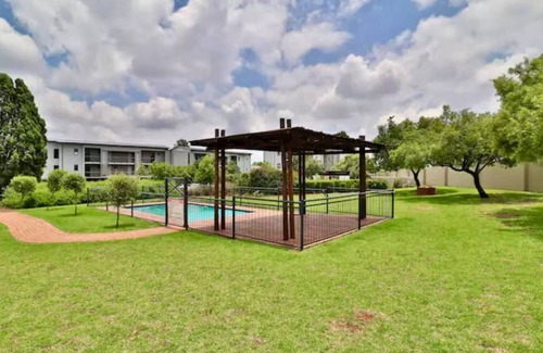 Greater Johannesburg Metropolitan Area Apartment | Apt 2 Bed in Stunning Golf Estate