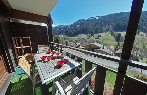 Le Grand-Bornand Apartment | Apt 2 rooms, sleeps 6, 900m to cable car, parking