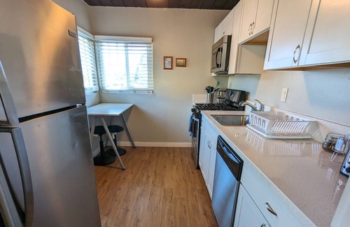 Logan Heights Apartment | Apt #3, 2 bedroom /1 bathroom, 8 min to Downtown!