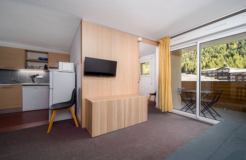 Allos Apartment | Apt 4/6 ppl near the ski runs, mountain view