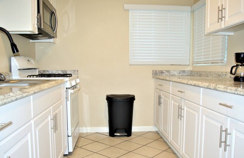 Logan Heights Apartment | Apt #6, 2 bedroom / 1 bathroom, 8 min to Downtown!