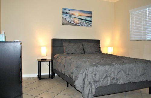 Logan Heights Apartment | Apt #6, 2 bedroom / 1 bathroom, 8 min to Downtown!