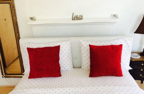 CUF Apartment | Apt #6 · Clean and park/view one bedroom apt OTR/UC