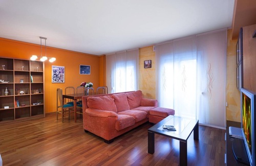 Lloret Town Center Apartment | Apt. 6 pax in LLoret de Mar, 300 meters from the beach. Free Wifi, air conditioning in the living room. Excellent location!