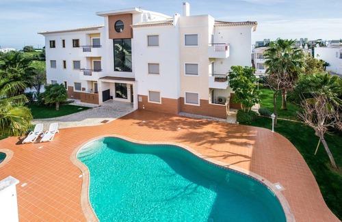 Telheiro Apartment | Apt. Amigas, with access to the communal pool
