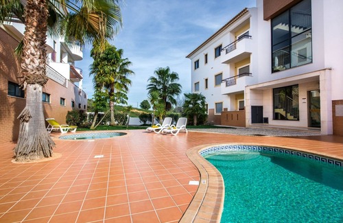 Telheiro Apartment | Apt. Amigas, with access to the communal pool