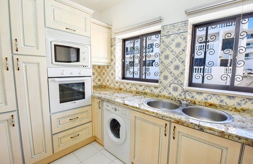 Meia Praia Apartment | Apt. Casa na Costa, duplex in Meia Praia, 2m walk to the beach