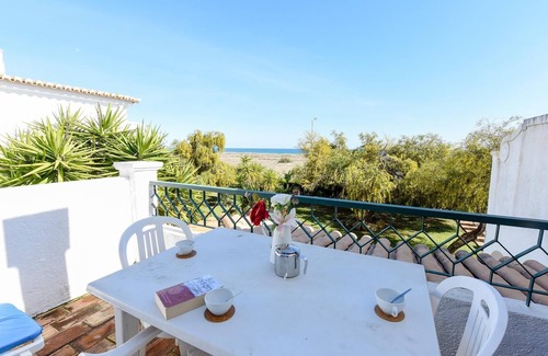 Meia Praia Apartment | Apt. Casa na Costa, duplex in Meia Praia, 2m walk to the beach