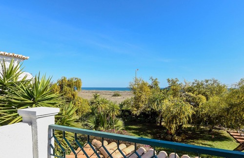 Meia Praia Apartment | Apt. Casa na Costa, duplex in Meia Praia, 2m walk to the beach