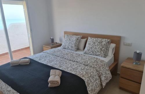 Bahia de Casares Apartment | Apt de 3 dormitorios a 3 minutos en coche de la playa