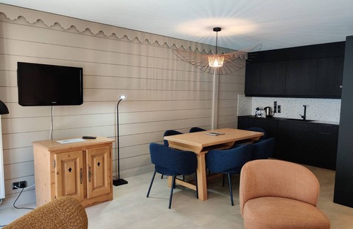 Saint-Martin-de-Belleville Apartment | Apt for 6 with pool, spa, parking, pets allowed