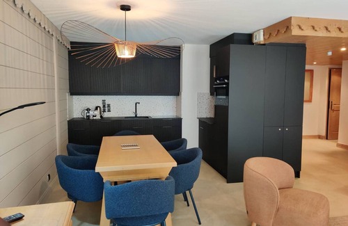 Saint-Martin-de-Belleville Apartment | Apt for 6 with pool, spa, parking, pets allowed