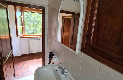 Camucia Apartment | Apt in 19th c farmhouse a/c, pool, garden & lovely views over the countryside