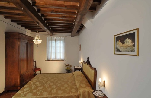 Camucia House | Apt in 19th century farmhouse near Cortona, pool, garden and beautiful views