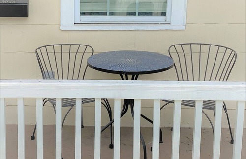 Mid-City Apartment | Apt in fun/safe area -1blk from StreetCar line to Quarter