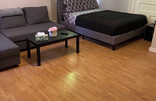 Victorian Village Apartment | Apt In the Short North! Close to it All!