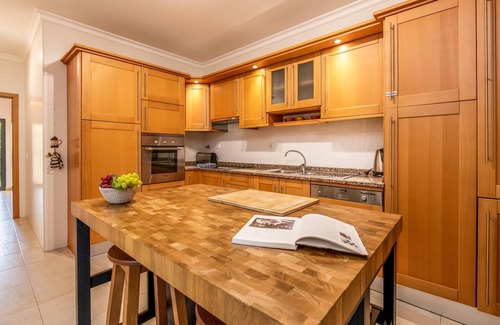 Porto de Mos Apartment | Apt. Jardim, with communal pool & private garden