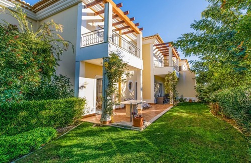 Porto de Mos Apartment | Apt. Jardim, with communal pool & private garden